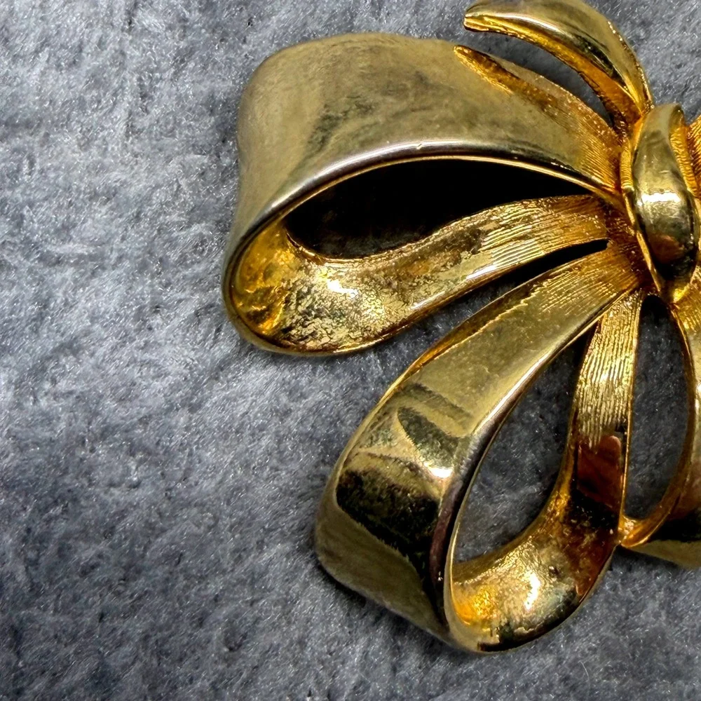 Vintage Gold Tone Bow‎ Brooch Pin Women's Fashion Accessory 2 in